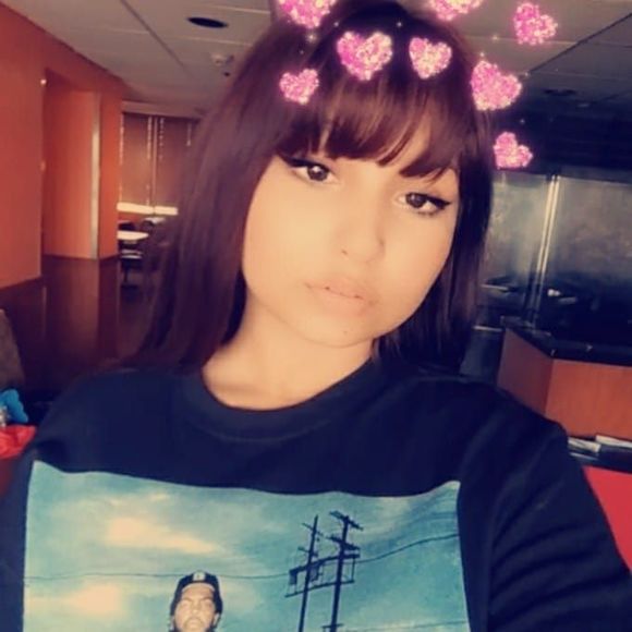 Meet your Posher, Karmella - Picture 1 of 1